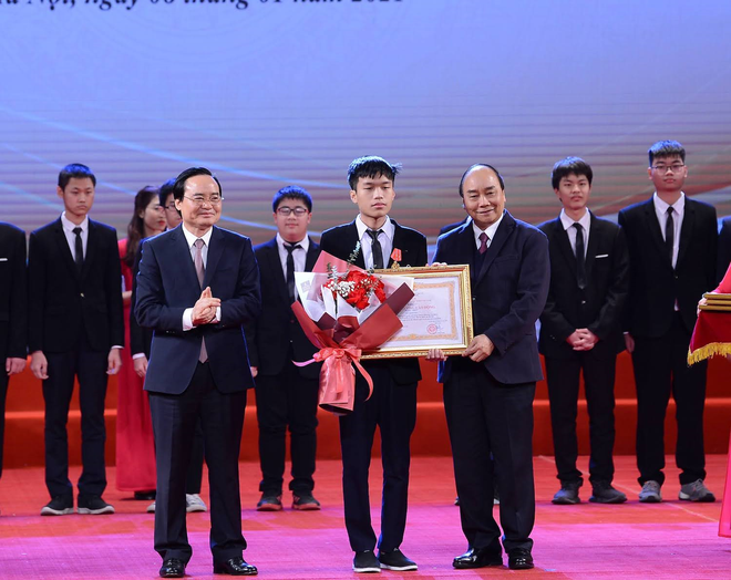 Chàng trai vàng Tin học nhận Huân chương Lao động hạng Nhất