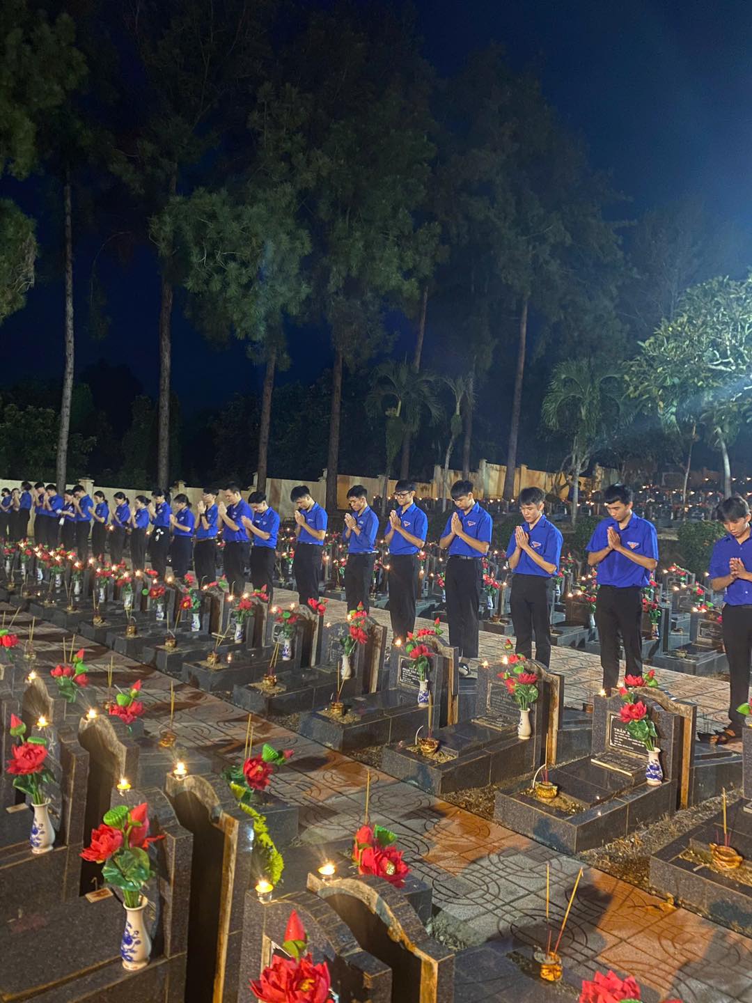LỄ THẮP NẾN TRI ÂN TRƯỚC ANH LINH CÁC ANH HÙNG LIỆT SĨ